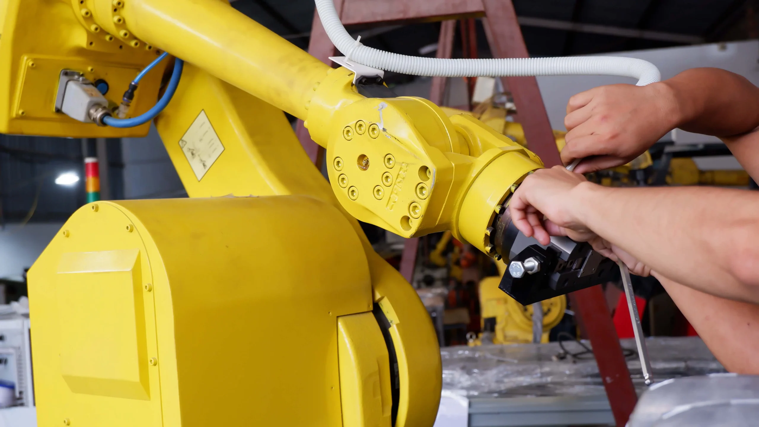 Dịch vụ định và sửa lỗi robot công nghiệp