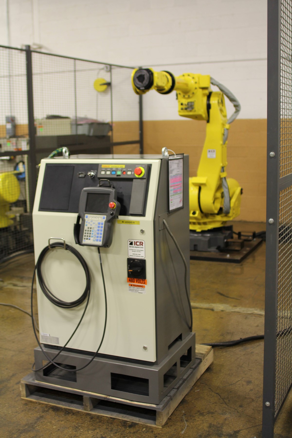 Bộ điều khiển RJ3iB cho Robot FANUC R2000iA-165R