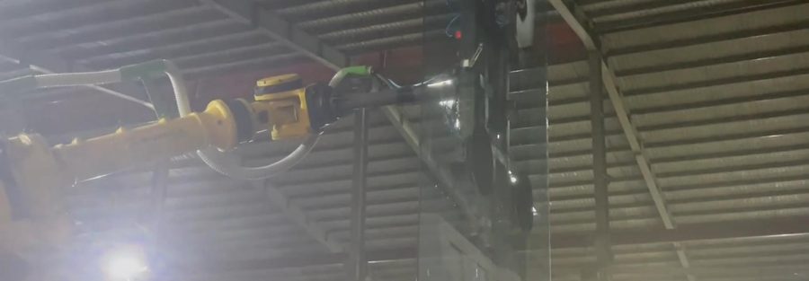 robot gap kinh tu may rua sang lo toi