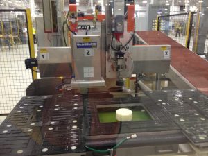 Waterjetdây chuyền gia công lỗ trên kính