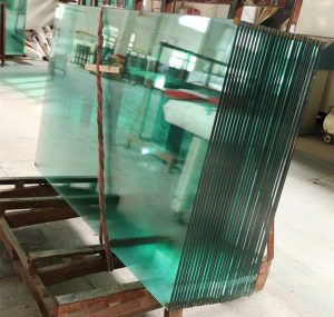 Kính Nổi: Bí Quyết Tạo Nên Vẻ Đẹp Hiện Đại Và Bền Vững Trong Kiến Trúc 4 Kính nổi so với kính cường lực nhiều lớp (nguồn: Internet)