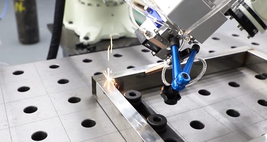 Robot Hàn Công Nghiệp Tự Động - Giải pháp đổi mới cho doanh nghiệp sản xuất 9 Robotic LASER Welding - robot han cong nghiep