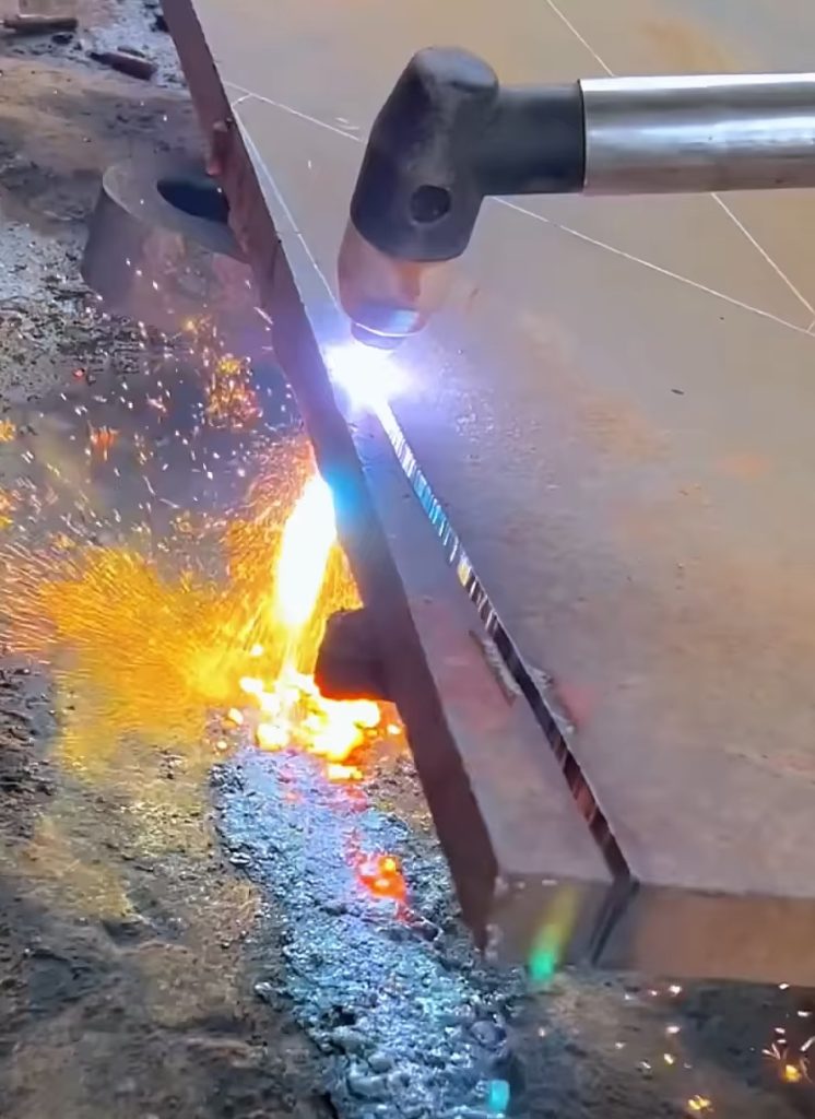 Robot Hàn Công Nghiệp Tự Động - Giải pháp đổi mới cho doanh nghiệp sản xuất 10 Han Plasma voi Robot Han cong nghiep