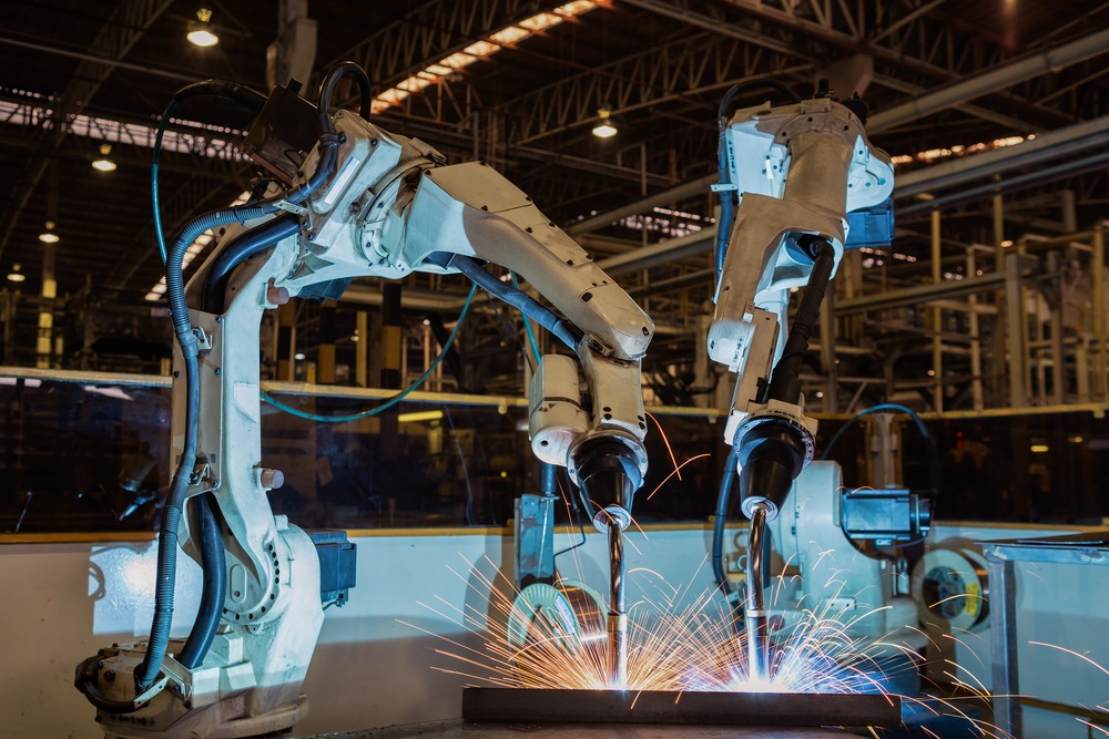 Lợi ích của robot hàn so với hàn thủ công 3 Giảm chi phí lao động và sự phụ thuộc vào nhân công