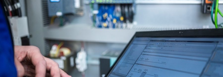 Tối ưu lập trình PLC: Cách chọn ngôn ngữ phù hợp cho dây chuyền sản xuất