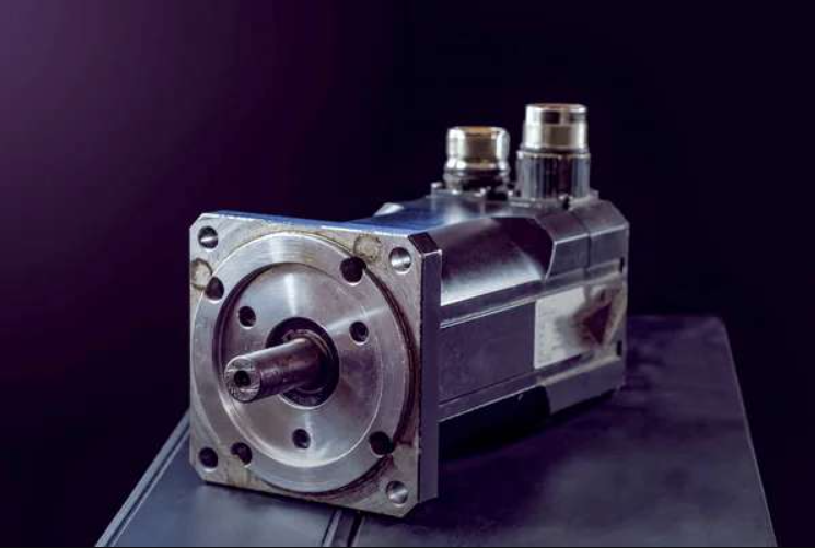 Chọn motor robot phù hợp cho robot công nghiệp 3 Motor servo là lựa chọn lý tưởng cho robot hàn, robot lắp ráp hoặc các hệ thống yêu cầu độ chính xác cao như sản xuất linh kiện điện tử
