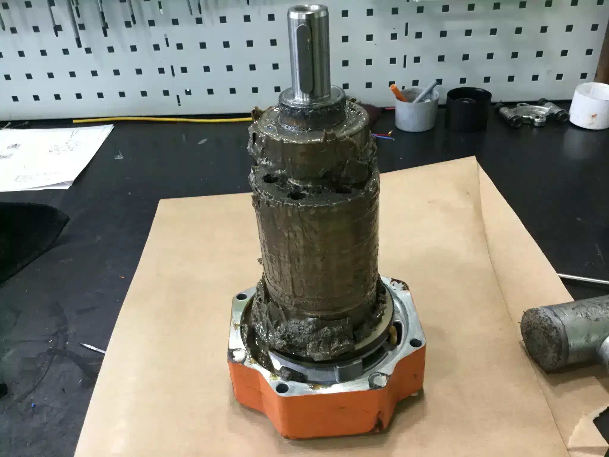 Xử lý sự cố về mỡ bôi trơn cho cánh tay robot 4 Mỡ bị cứng khi trộn các loại mỡ khác vào nhau