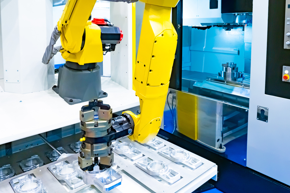 Robot gắp sản phẩm đúc trong chuyền đúc nhôm 4 Robot công nghiệp trong chuyền đúc nhôm thực hiện thao tác gắp sản phẩm tự động