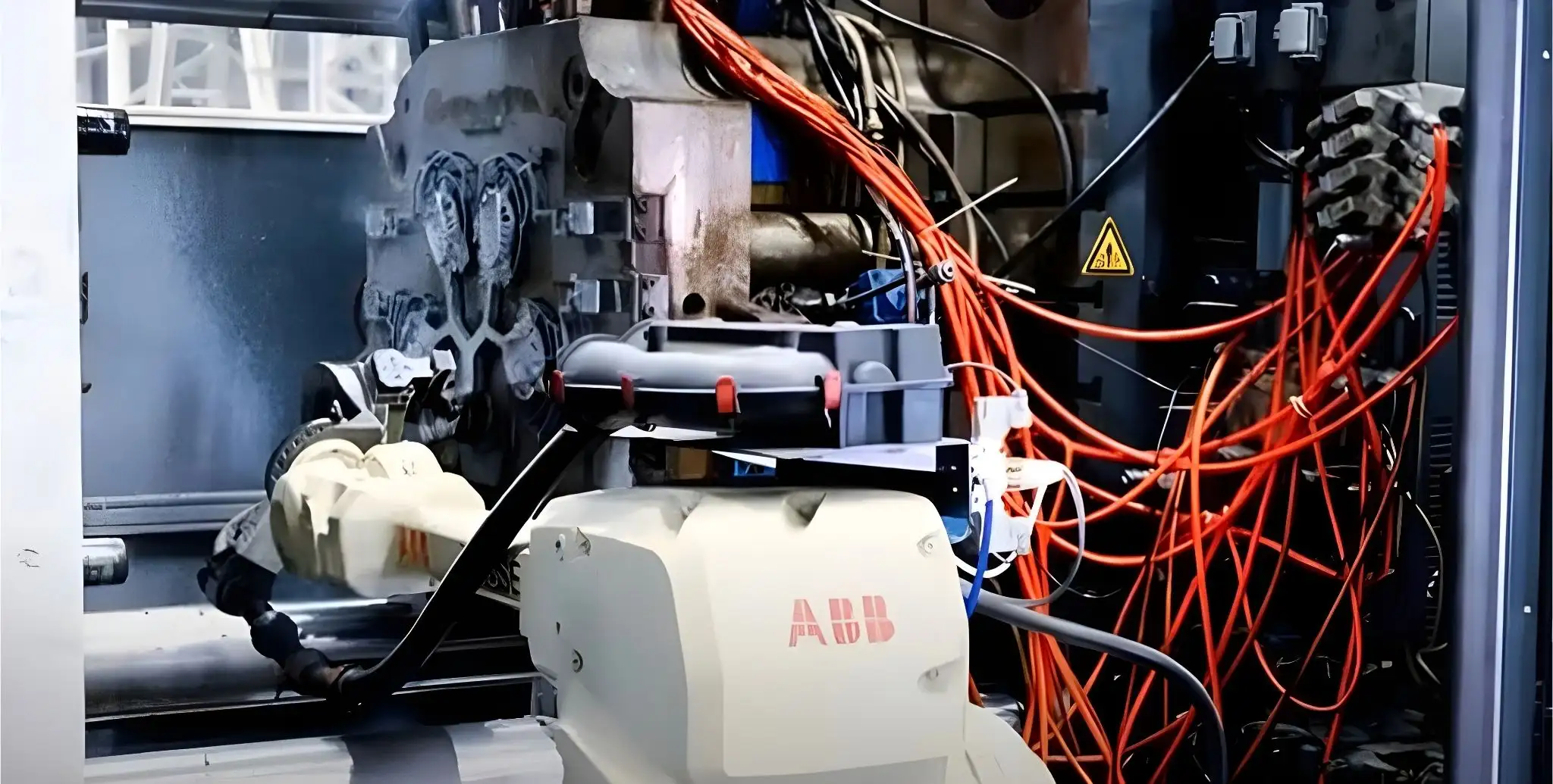 Ứng dụng robot gắp sản phẩm đúc nhôm, cách vận hành và thách thức