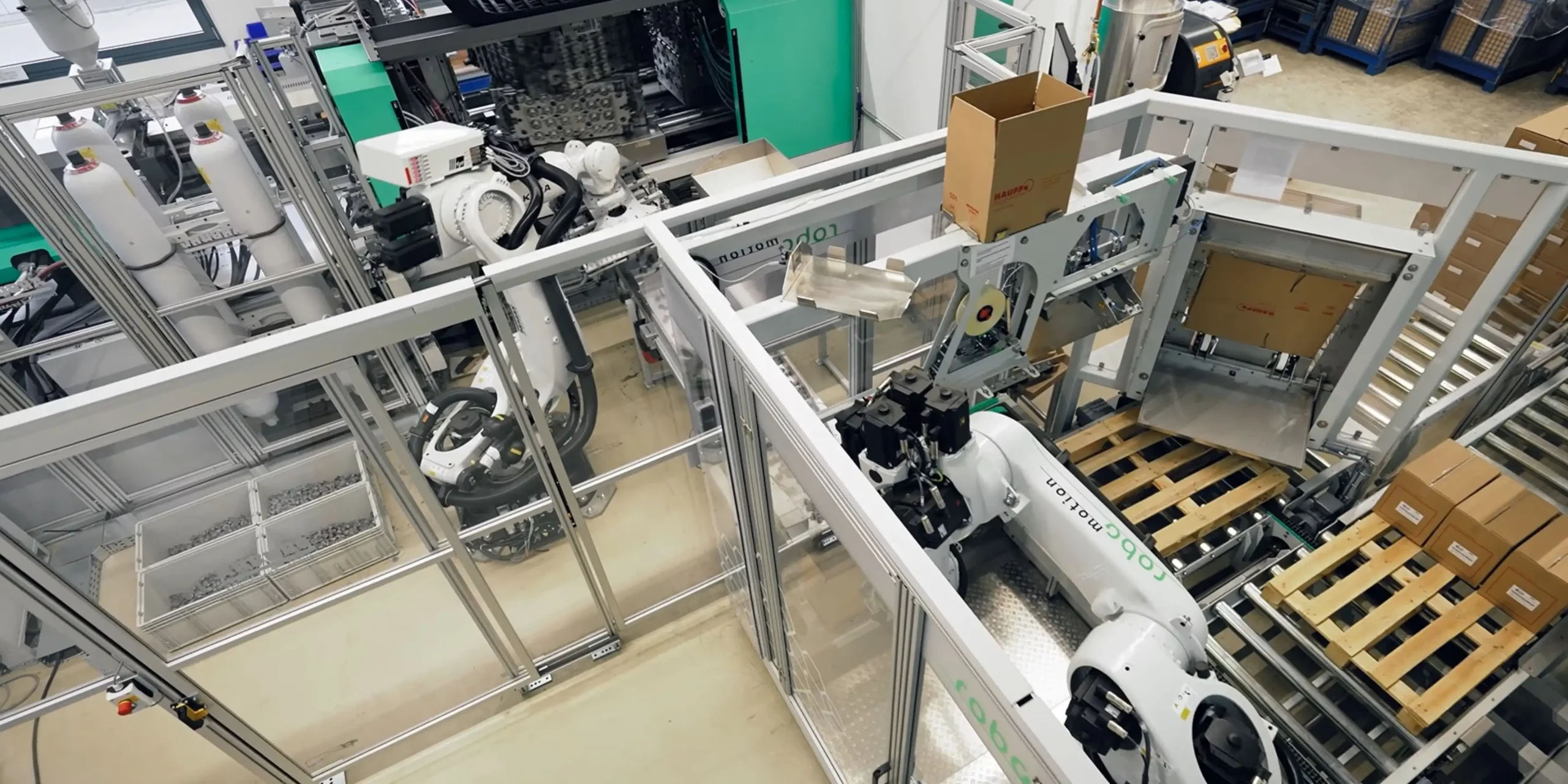 Tự động hóa hoàn toàn dây chuyền trong ngành ép nhựa