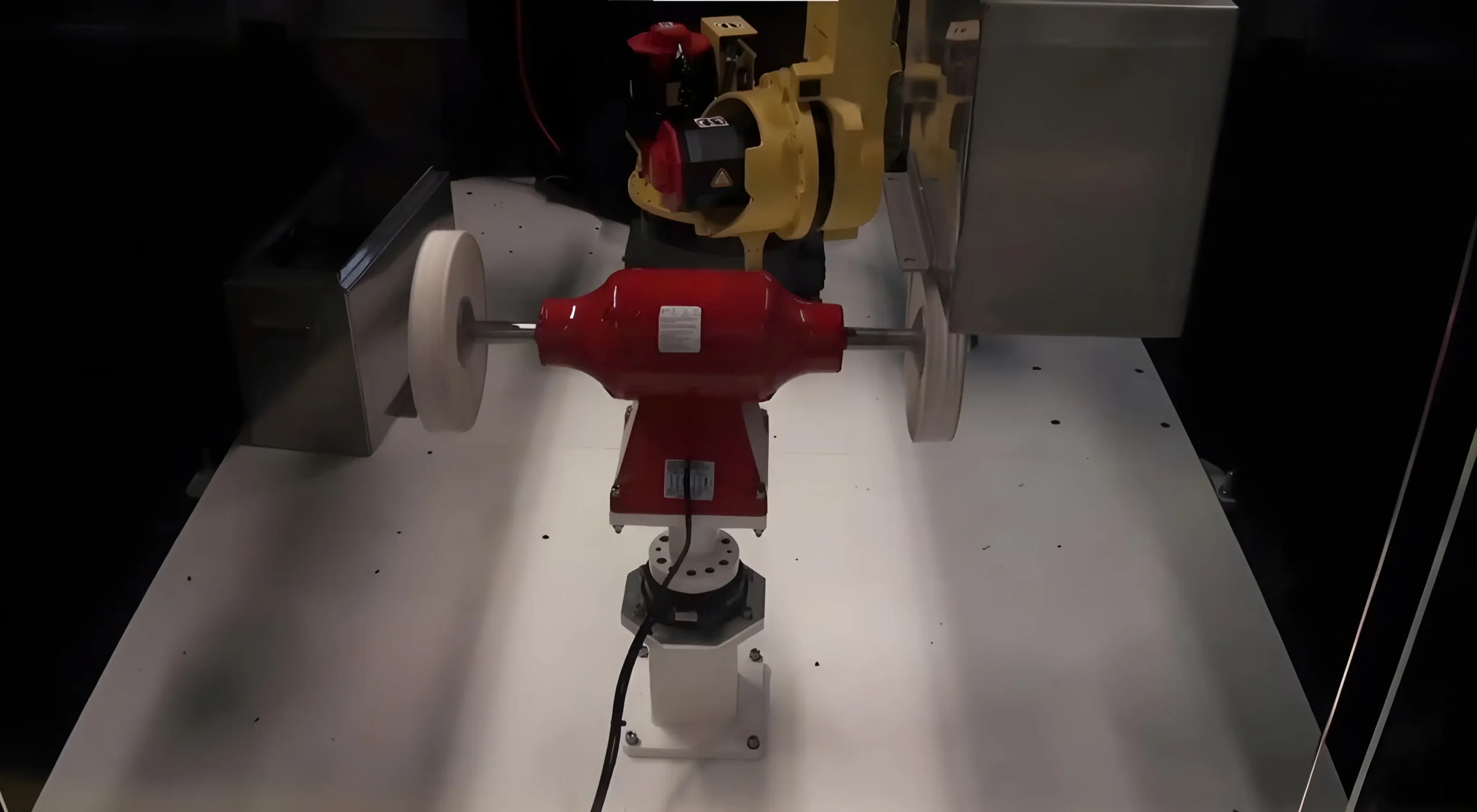 Ứng dụng robot trong đánh bóng mang lại độ chính xác cao