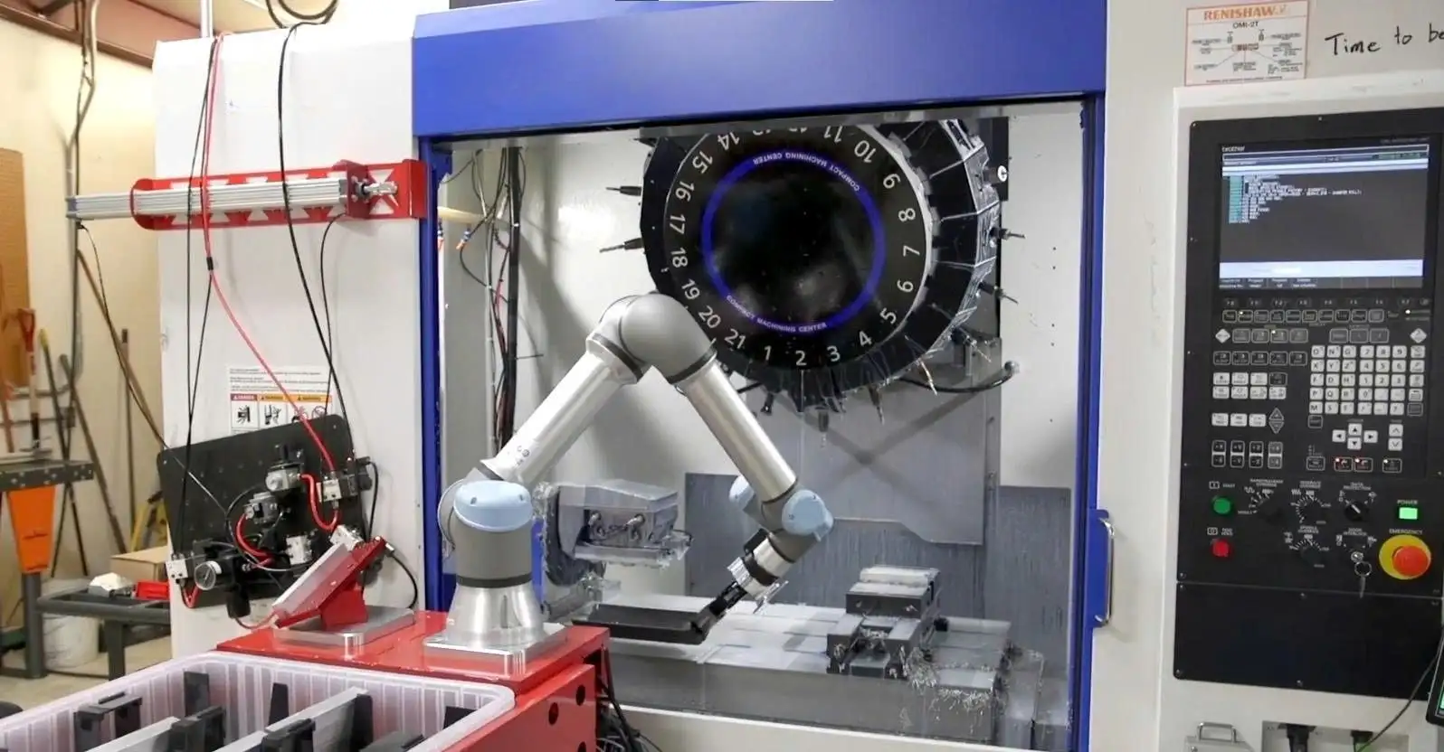 Ứng dụng robot công tác cho máy CNC, máy công nghiệp năm 2025 9 Cobot thực hiện thao tác cấp phôi và hỗ trợ gia công trên máy CNC