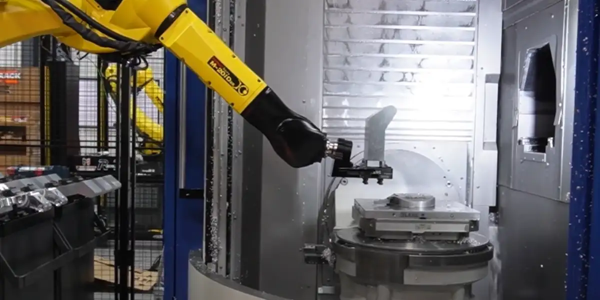 Ứng dụng robot đa ngành tạo ra tác động lớn trong sản xuất công nghiệp 3 Cánh tay robot cung cấp phôi cho máy CNC