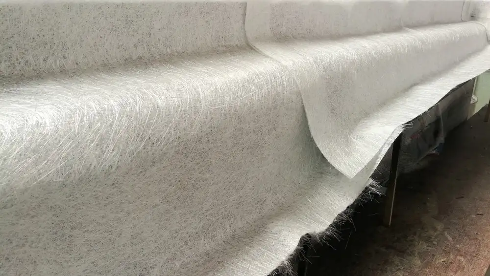 Vật liệu FRP là gì? Vai trò và ứng dụng trong sản xuất 2 Sợi thủy tinh gia cường thành phần cốt chính trong vật liệu FRP