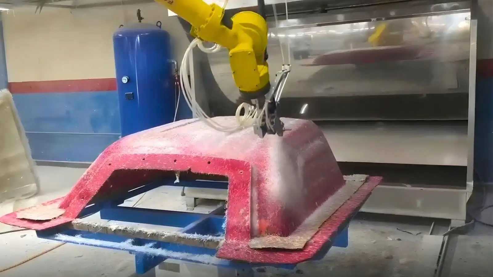 Công nghệ phun FRP khi so sánh với các phương pháp khác ra sao?