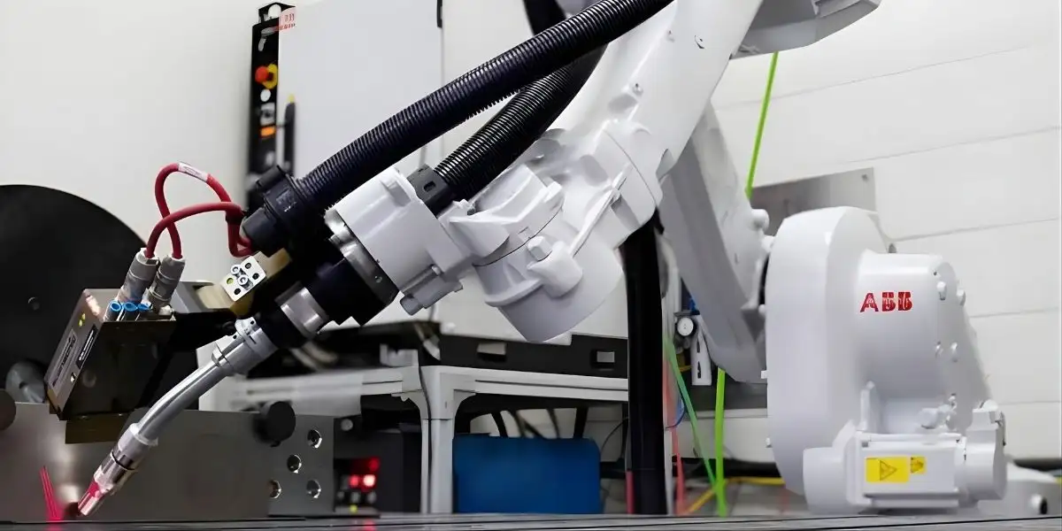 Robot hàn laser: giải pháp hàn chính xác và hiệu quả
