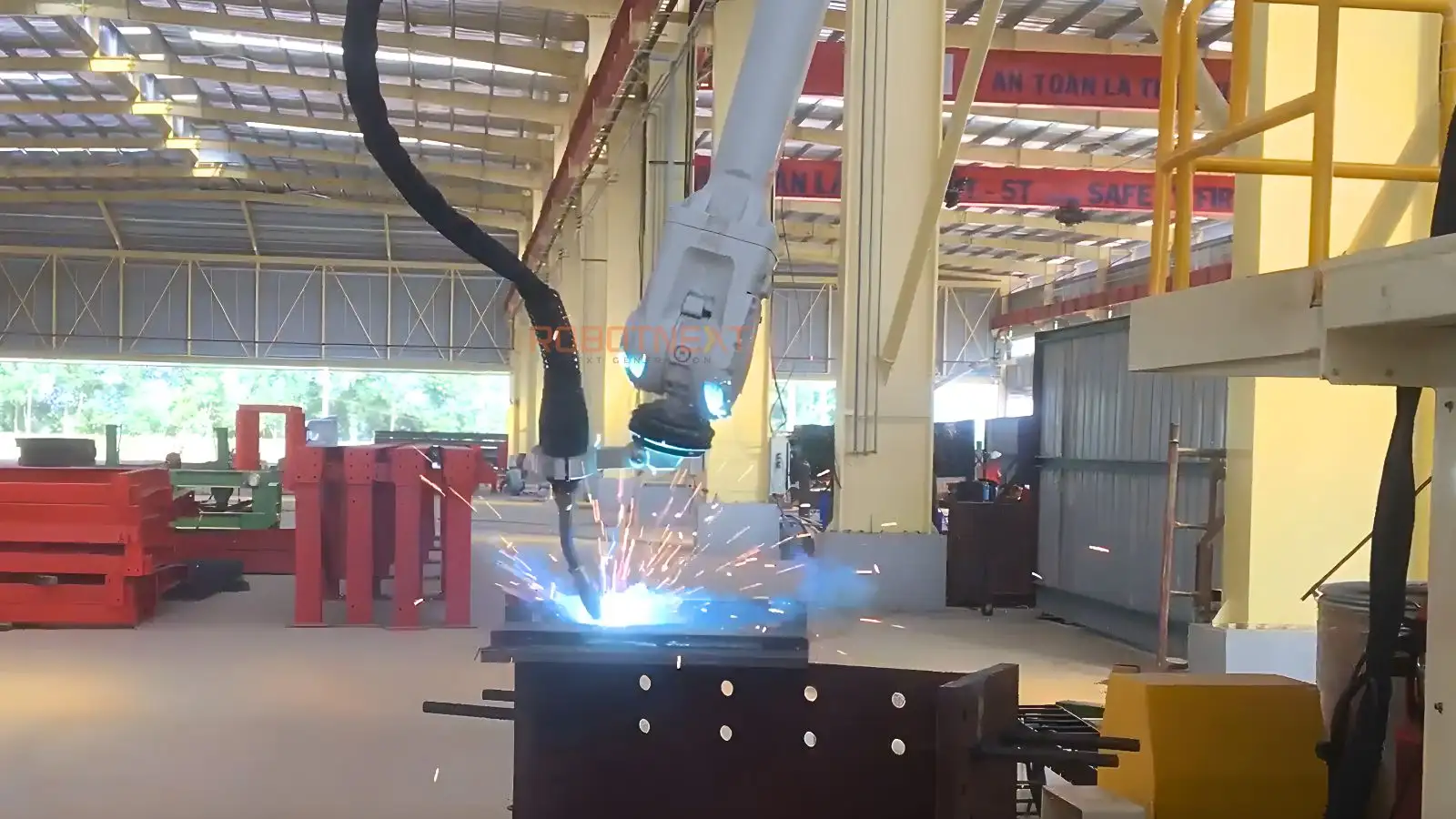 Robot hàn ABB cho mối hàn ổn định, chính xác